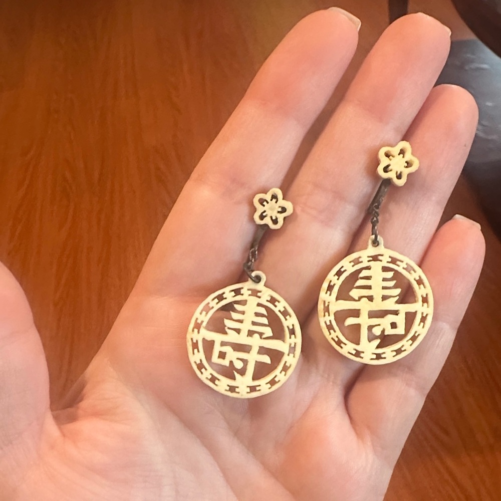 Elegant Gold Dangle Earrings Chinese carved bone screw on